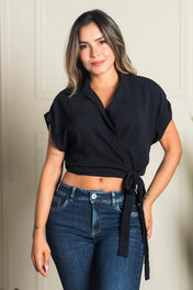 Blusa Corta Escote Cruzado De anudar en Cintura Marca Trucco´s