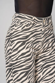 Jean Wide Leg Tiro Alto Animal Print Cebra Bota Semi Campana Marca Trucco´s