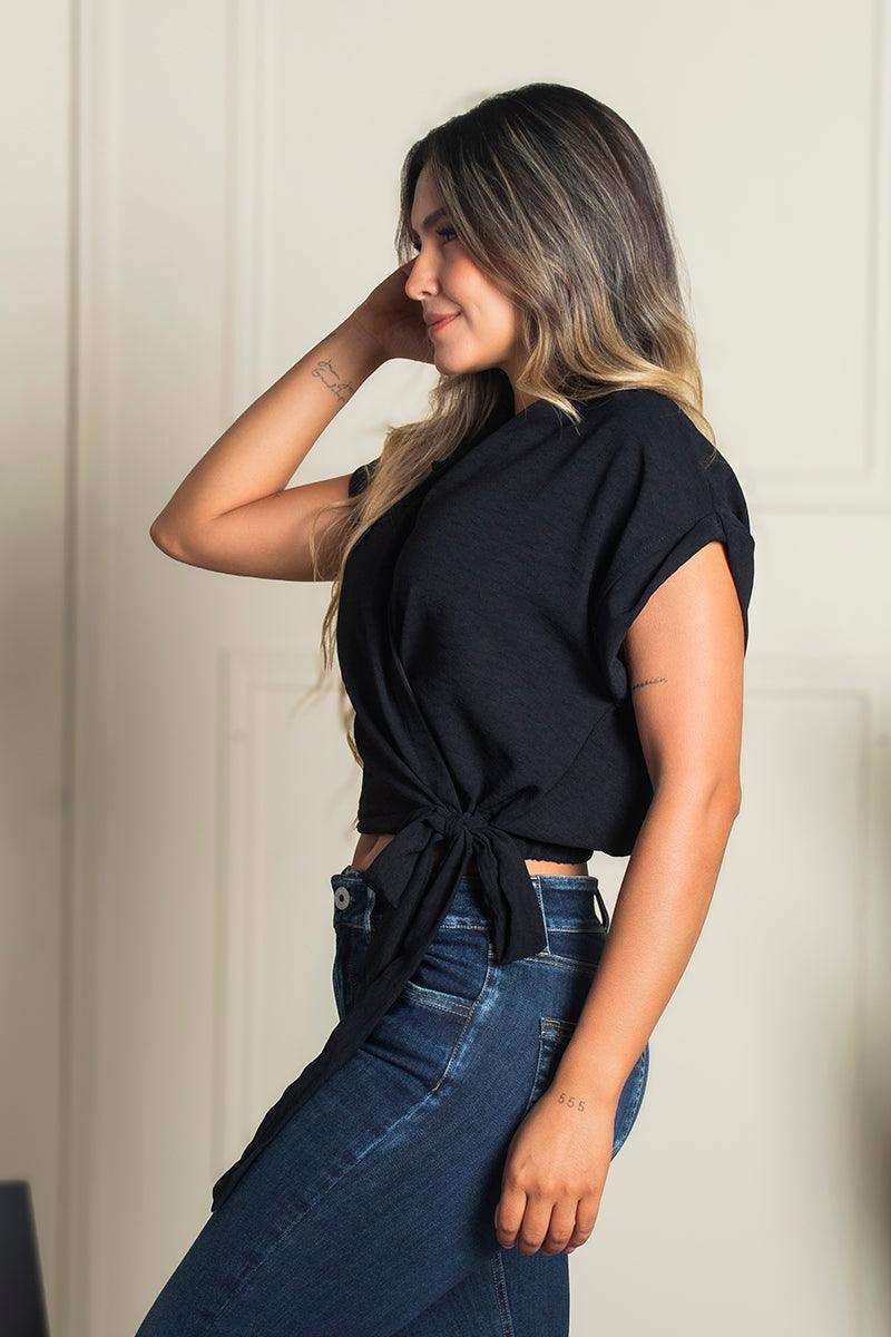 Blusa Corta Escote Cruzado De anudar en Cintura Marca Trucco´s