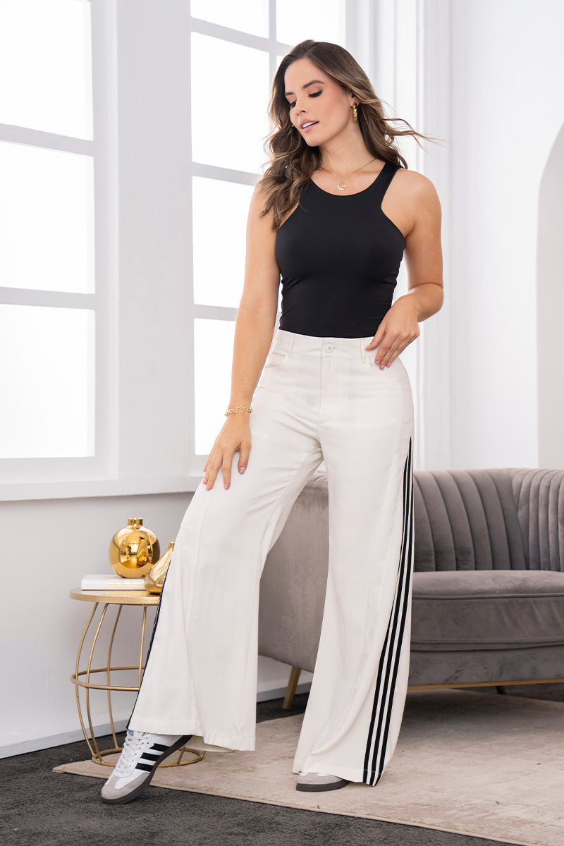 Pantalón Wide Leg Bota Semi Campana Tiro Alto Rayas Laterales en Contraste Marca Trucc´s Plus Size