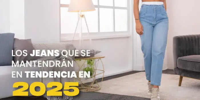 Mujer con jeans de moda y top blanco en sala moderna, tendencias de moda 2025