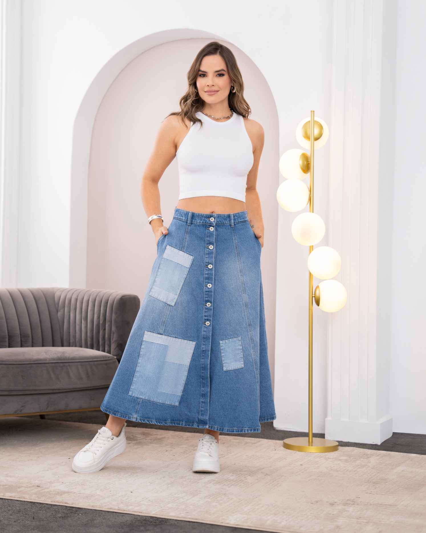 Falda Midi Denim Tiro Alto con Bloques en Parche Marca Trucco´s