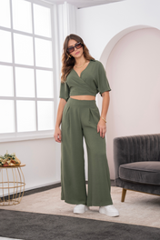 Set 2 Piezas Pantalón Wide Leg Tiro Alto con Prenses Camisa Corta Escote Cruzado Marca Trucco´s