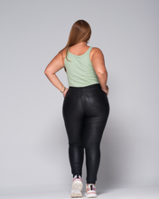 Jean Skinny Tiro Alto En Efecto Cuero Marca Trucco's Plus Size