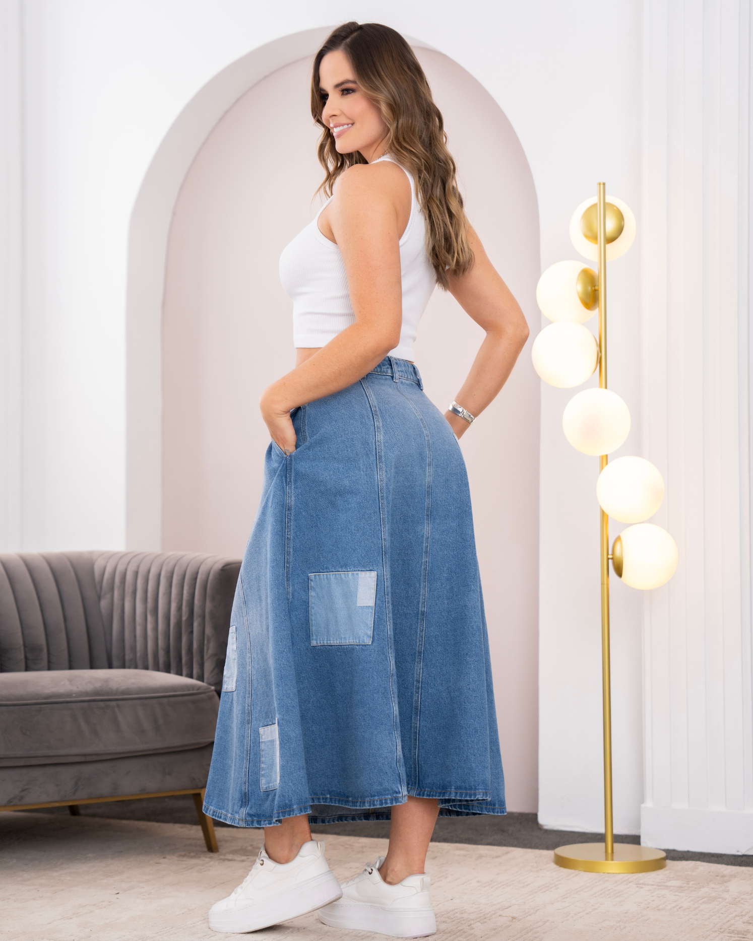 Falda Midi Denim Tiro Alto con Bloques en Parche Marca Trucco´s