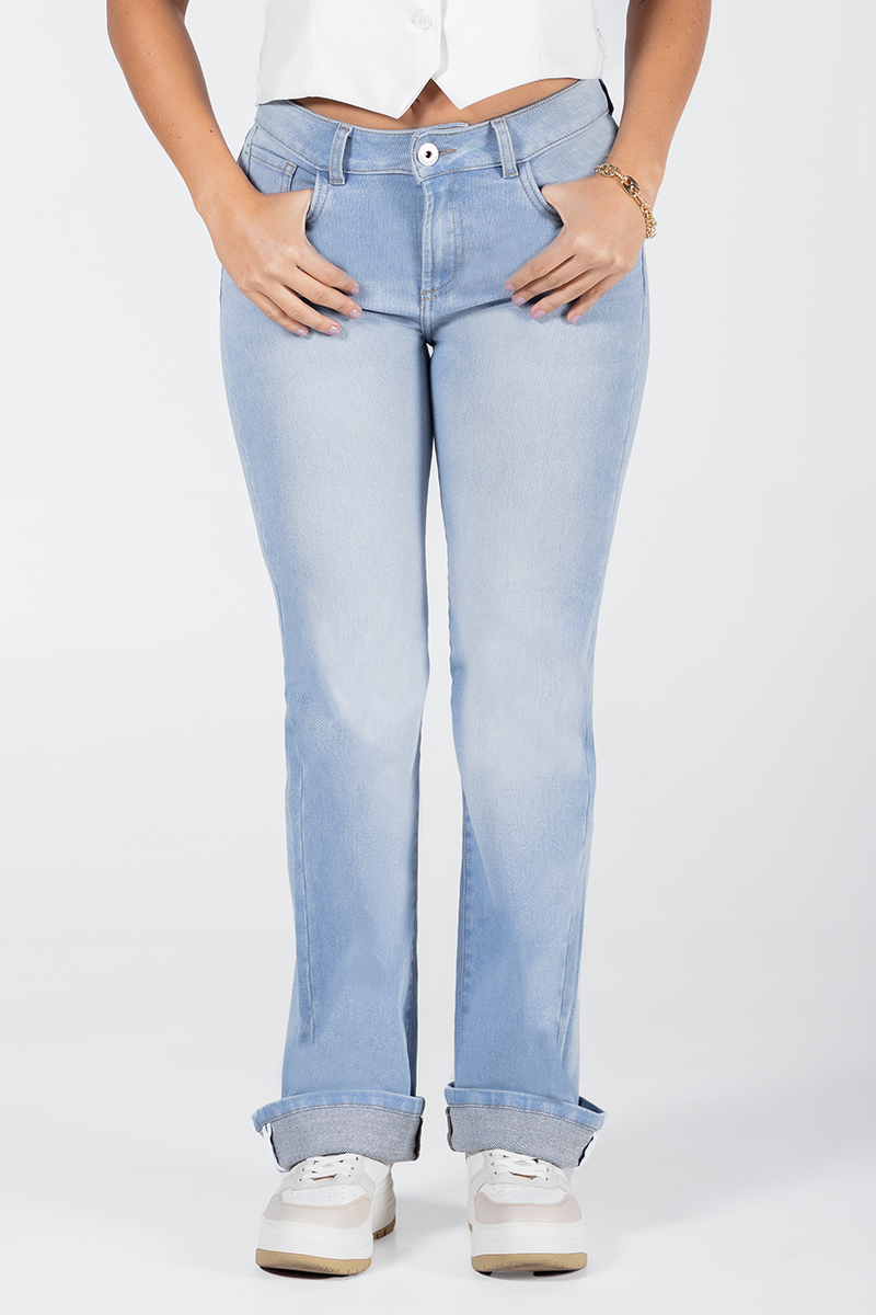 Jean Bota Recta Denim Elegante y Versátil Marca Trucco´s