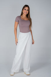 Pantalón bota recta de tiro alto y corte elegante  Marca Trucco´s