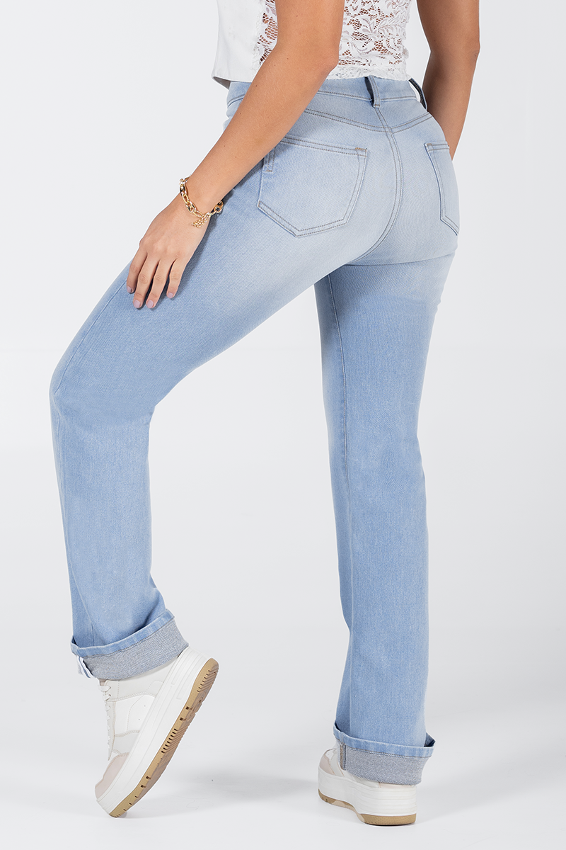 Jean Bota Recta Denim Elegante y Versátil Marca Trucco´s