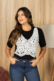 Camiseta Básica Negra con Encaje Blanco Marca Trucco´s