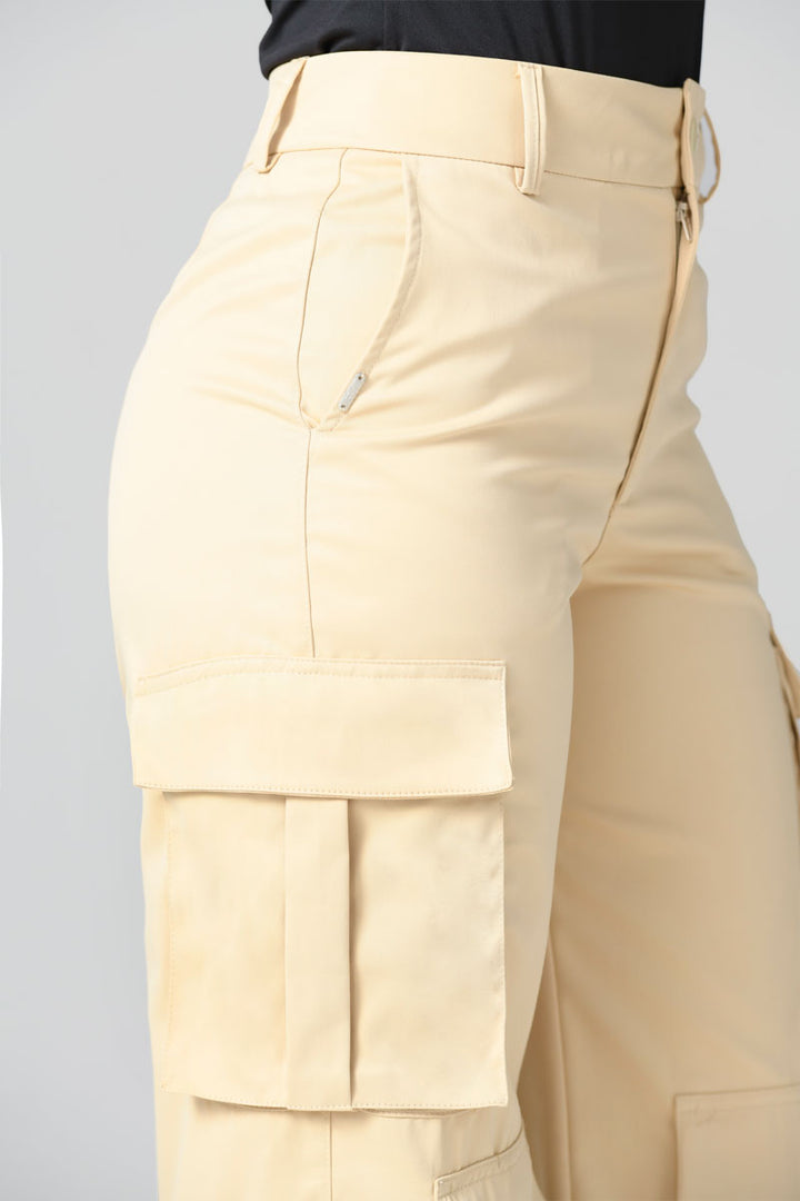 Pantalones mujer mini beige de punta Oodji Ultra