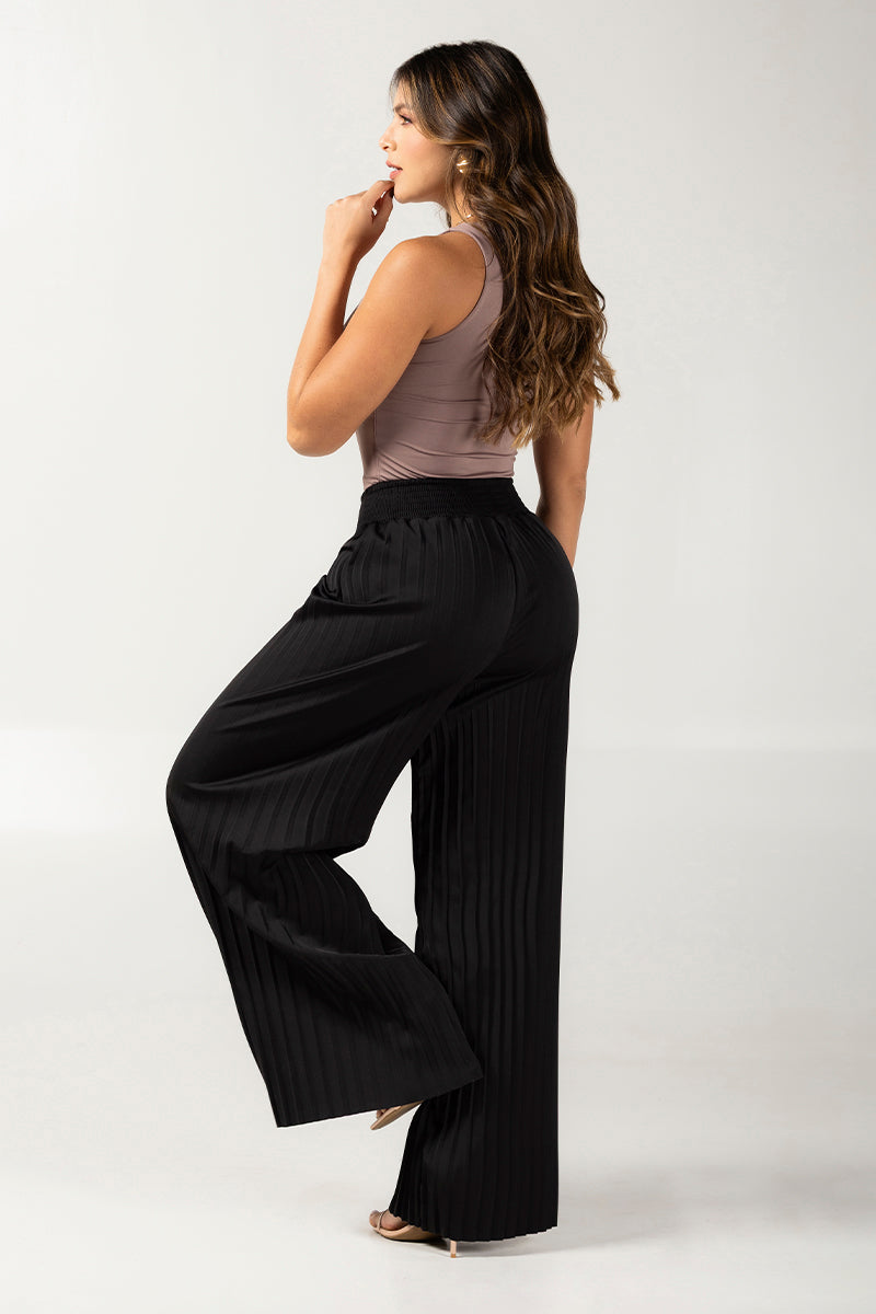Pantalón Bota Recta Clásico en Tela Stretch Marca Trucco´s