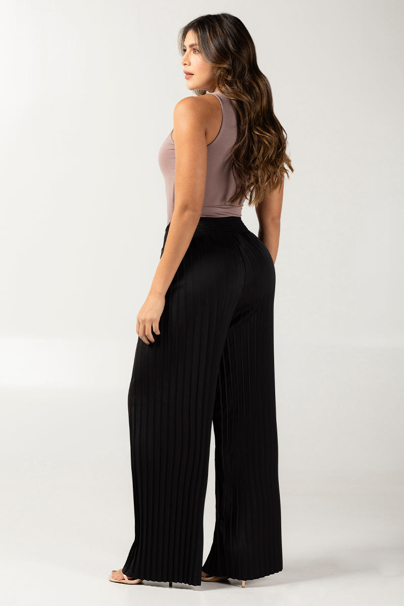 Pantalón Bota Recta Clásico en Tela Stretch Marca Trucco´s