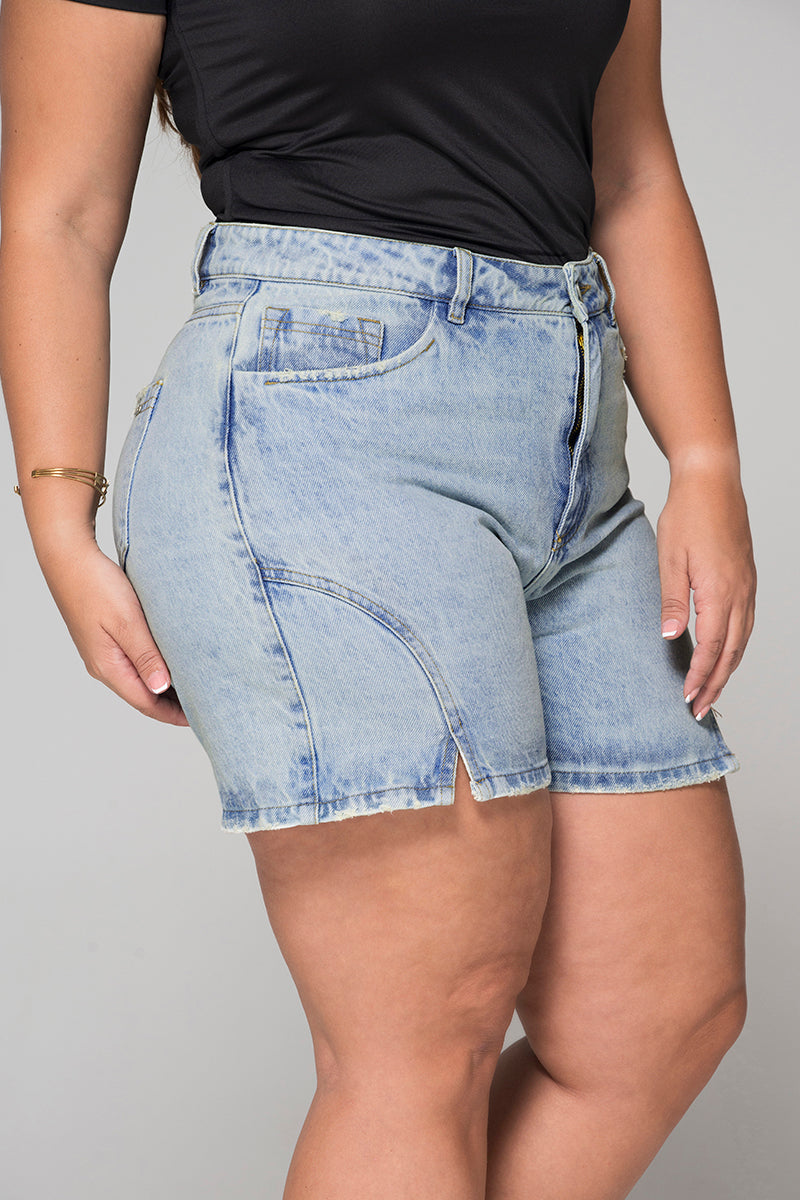 Short Tiro Alto Rígido 5 bolsillos Detalle con costura sobrepuesta Marca Trucco´s Plus Size