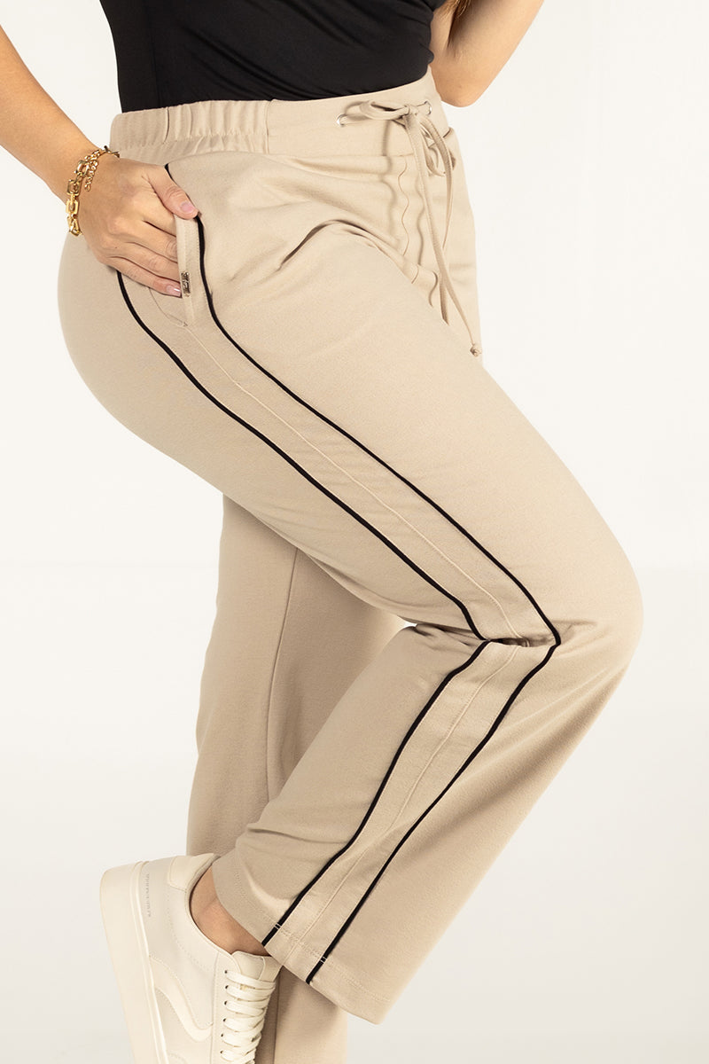 Pantalón Bota Recta Ecológica Color Beige Marca Trucco´s