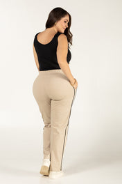 Pantalón Bota Recta Ecológica Color Beige Marca Trucco´s