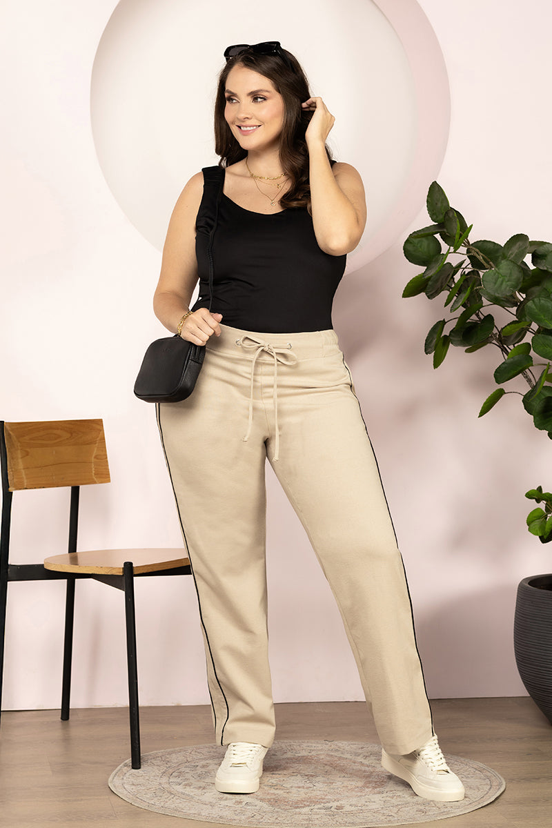Pantalón Bota Recta Ecológica Color Beige Marca Trucco´s