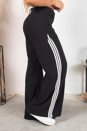 Pantalón Wide Leg Bota Semi Campana Tiro Alto Rayas Laterales en Contraste Marca Trucc´s Plus Size