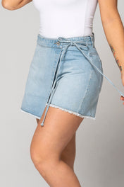 Falda Short en Denim con Tapa Pretina de Anudar Marca Trucco´s