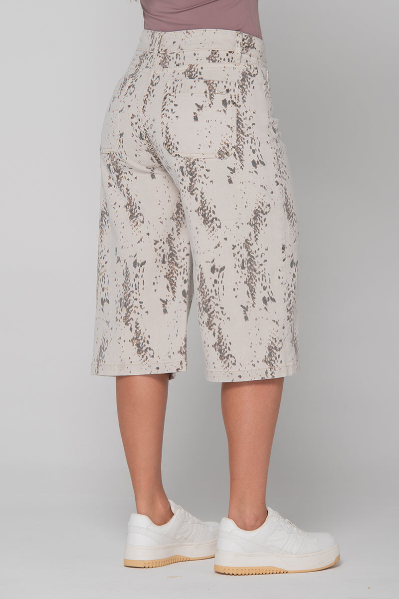 Bermuda Tiro Alto Oversize Animal Print Marca Trucco´s