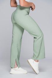 Pantalón Wide Leg Tiro Alto Con Pinzas y Abertura en Bota Marca Trucco´s