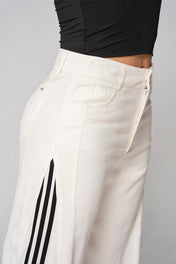 Pantalón Wide Leg Bota Semi Campana Tiro Alto Rayas Laterales en Contraste Marca Trucc´s Plus Size