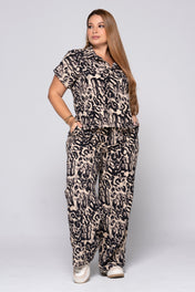 Set 2 Piezas Pantalón Tiro Alto Camisa Manga Corta Tendencia Animal Print Marca Trucco´s Plus Size