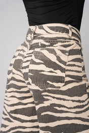 Bermuda Oversize Tiro Alto Denim Animal Print Cebra Marca Trucco´s