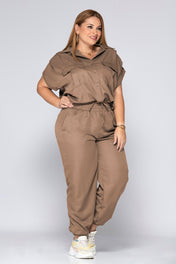 Set 2 Piezas Pantalón Tipo Jogger Camisa Tipo Cargo Detalle de pliegues en Mangas Marca Trucco´s Plus Size